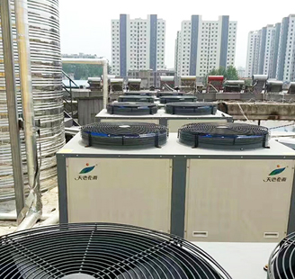 山东省费县7天连锁酒店8台10匹低温机器配40吨水箱
